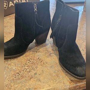 Womens black suede Sam Edelman booties. 8.5m